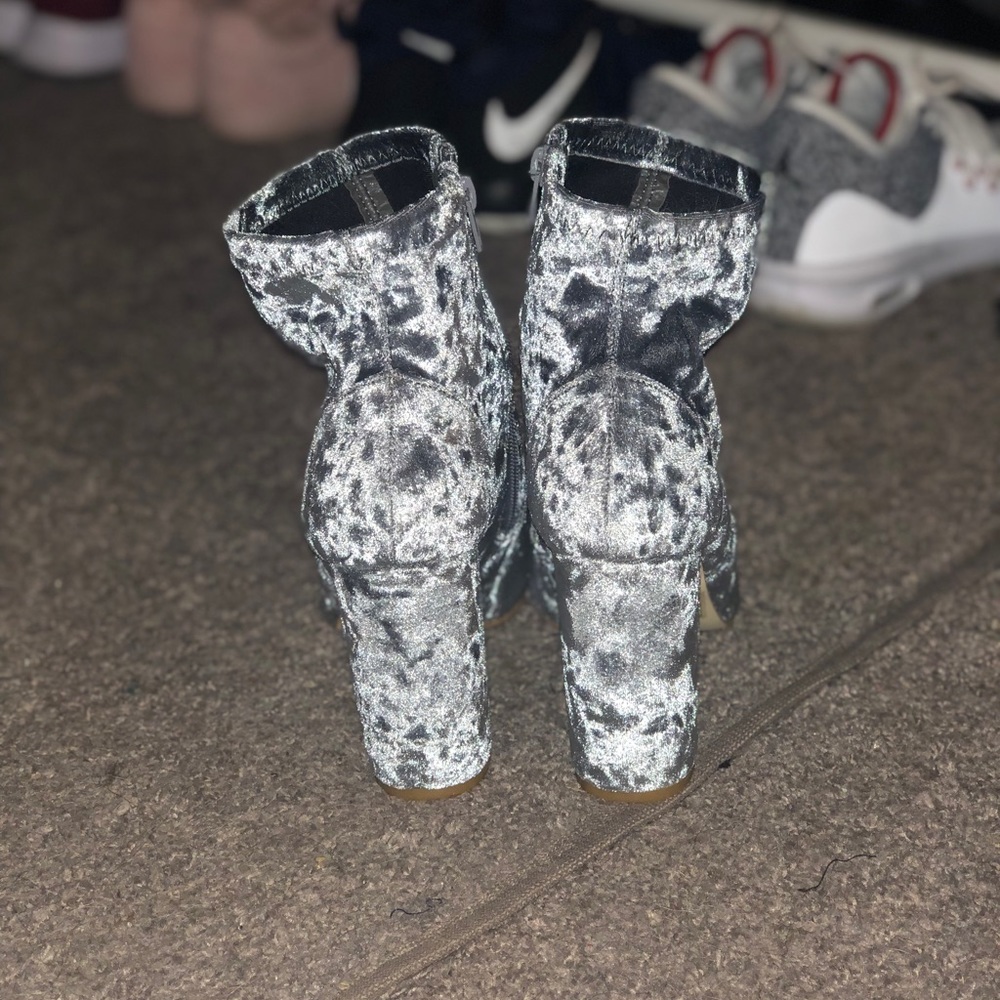 Gray heeled boots - Picture 4 of 6
